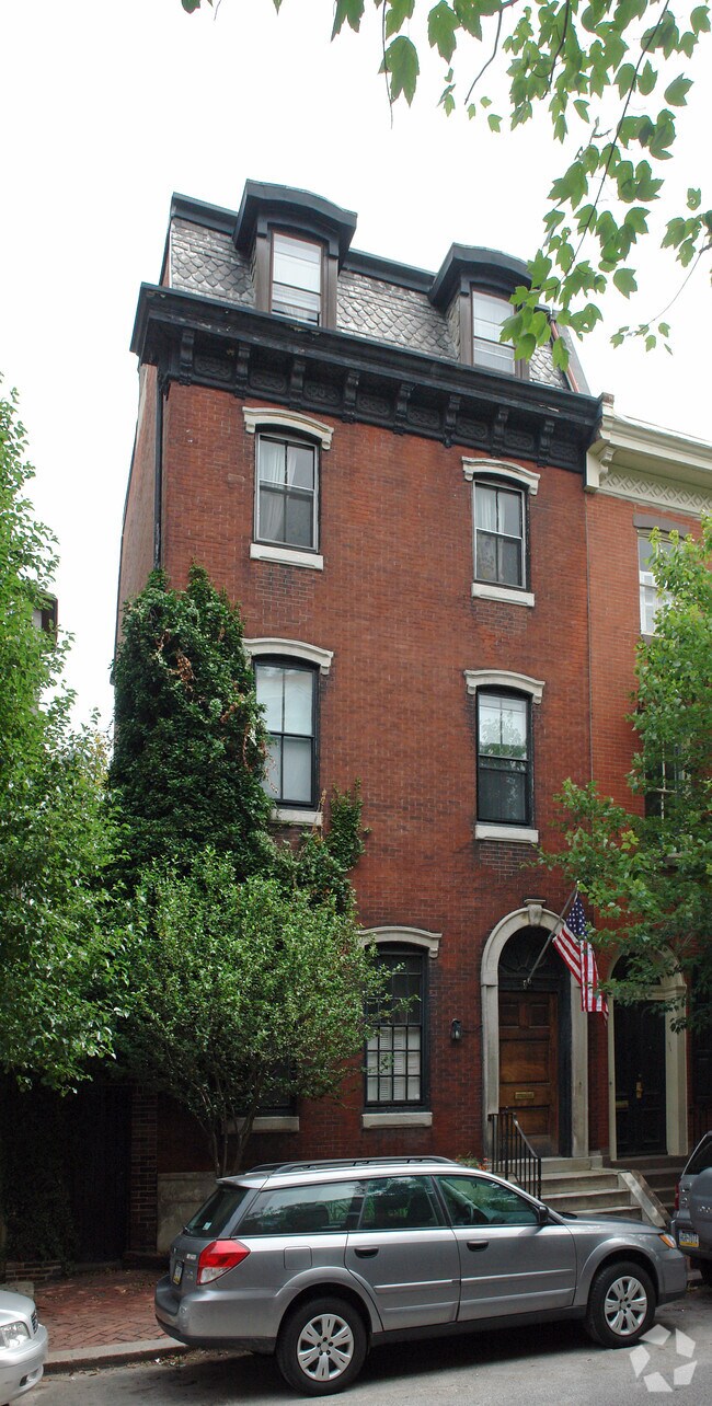 Building Photo - 2119 Pine St