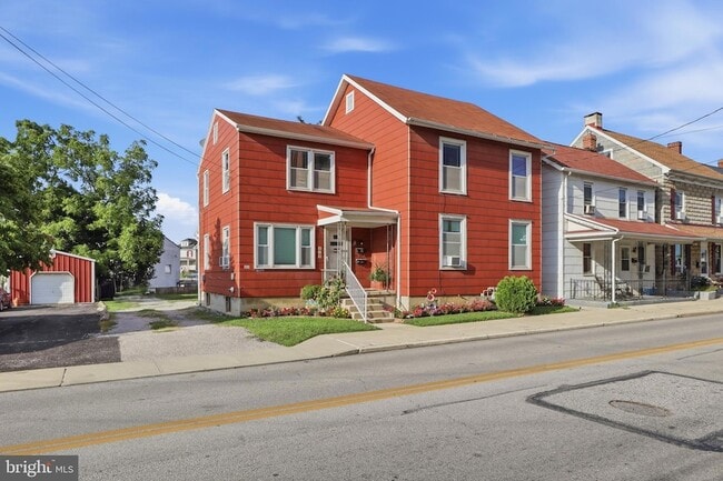 Building Photo - 219 3rd St
