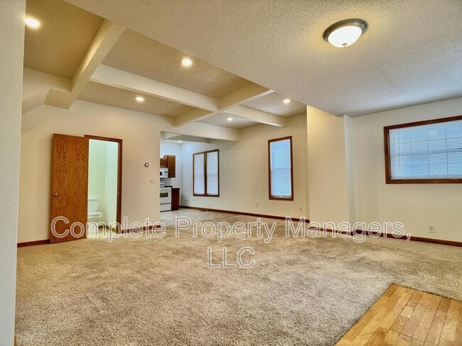 Building Photo - 917 James Ave