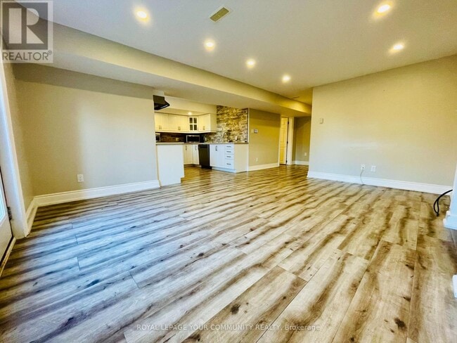 Photo du bâtiment - 996 Booth Ave