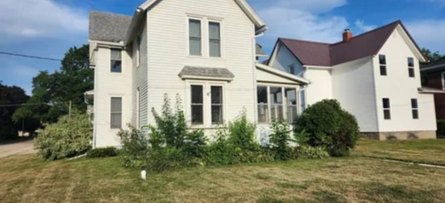 Building Photo - 1212 1st Ave
