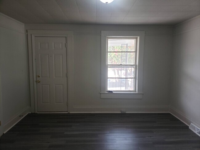 Building Photo - 27 Branwood St