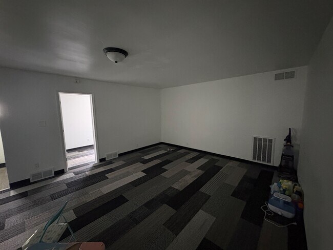Foto del edificio - 1324 Canton St