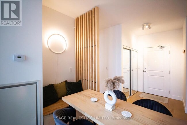 Building Photo - 628 Fleet St