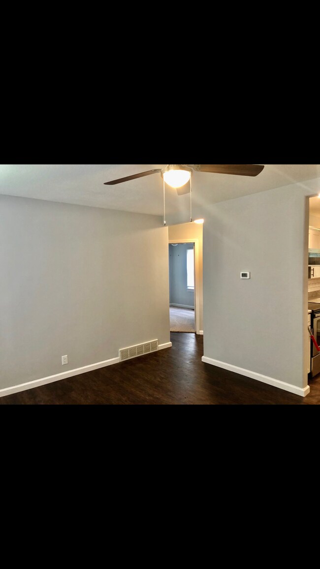 Building Photo - 2213 S Mosley Ave