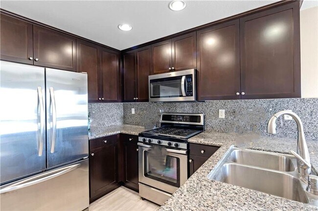 Foto del edificio - Coming soon - Single-Level 2-Bedroom Condo in the Prestigious South Bay 360 Community!