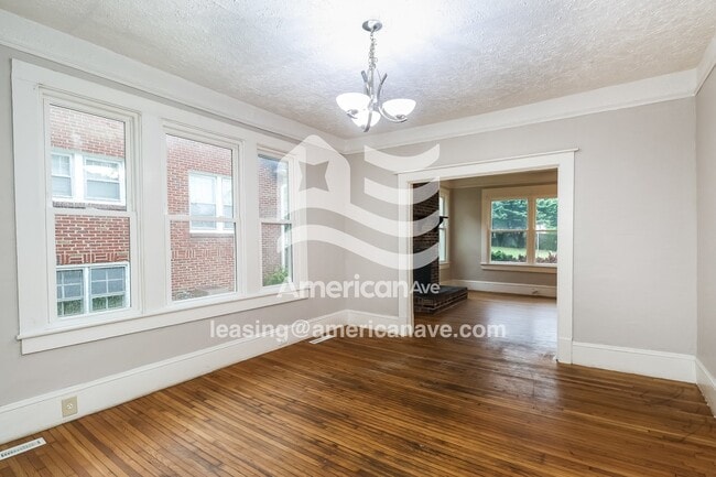 Building Photo - 808 3rd St SE