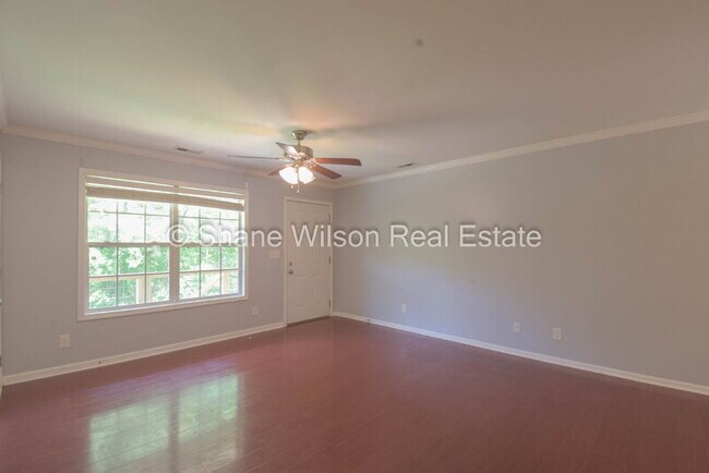 Building Photo - 530 Mount View Dr