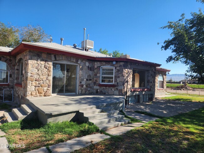 Foto del edificio - 6643 Westside Dr
