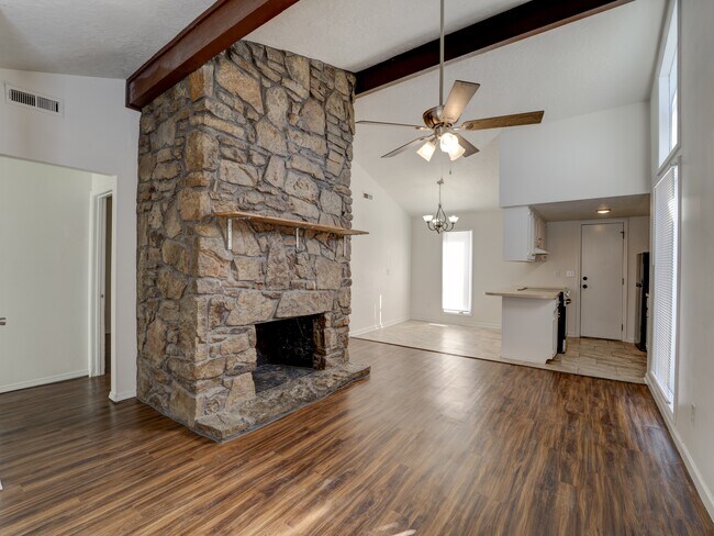 Foto del edificio - 13787 Turnberry Ln