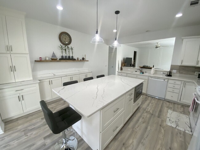 Foto del edificio - Fully Furnished Two Bedroom Home in Sun City!