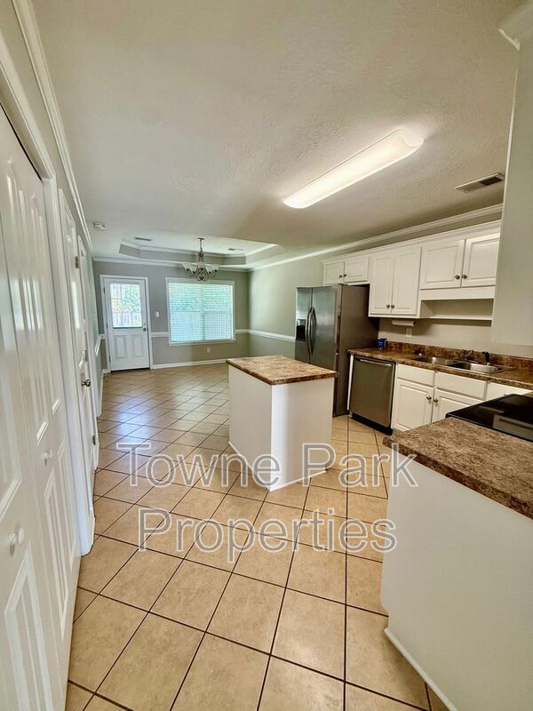 Building Photo - 822 Whispering Willow Ct