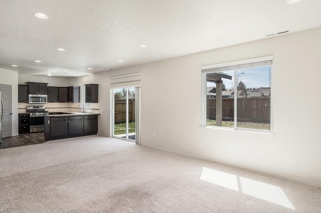 Foto del edificio - 3616 SW Pumice Stone Ave
