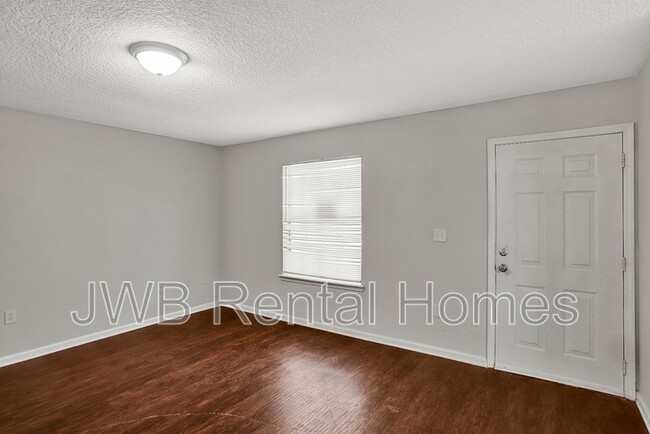 Building Photo - 1518 W 27th St