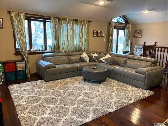 Foto del edificio - 64-61 232nd St