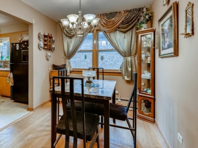 Dining room - 3809 Scoville Ave
