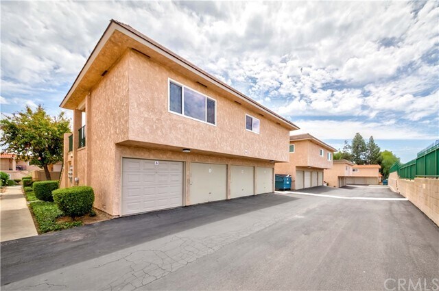 Building Photo - 965 Las Lomas Dr