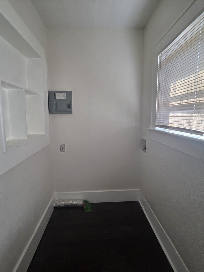 Building Photo - 114 Canton St