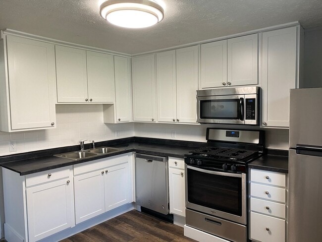 Building Photo - 3418 Jackson.  3 bedroom, 1 bath.  Does not qualify for government assistance.