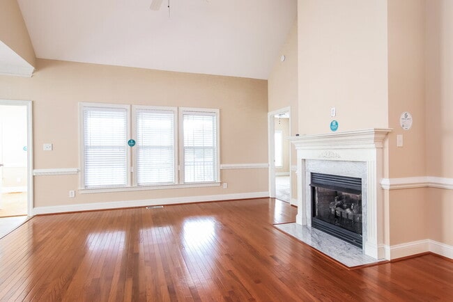 Building Photo - 2012 Watsonia Dr