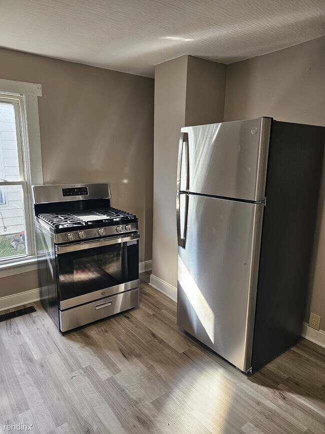 Foto del edificio - 3 br, 1 bath House - 196 Wilson St