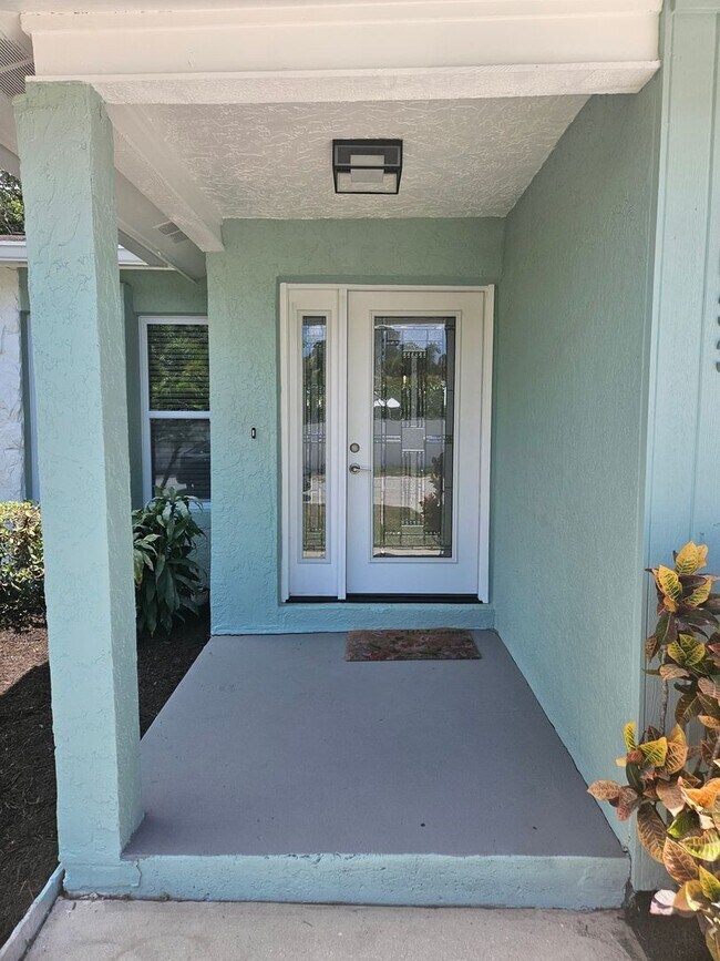 Building Photo - Fully Remodeled 3-Bedroom Gem in Seminole ...