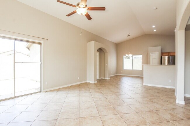 Building Photo - 3910 N 125th Dr