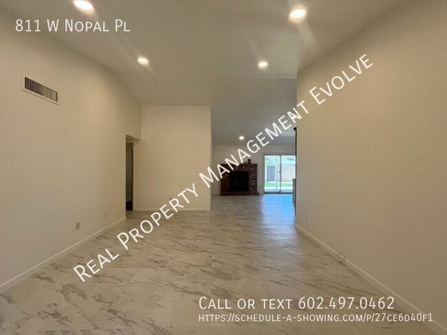 Building Photo - 811 W Nopal Pl