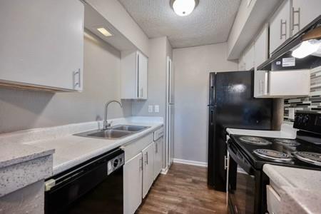 Foto del edificio - 3300 Edgewood Dr