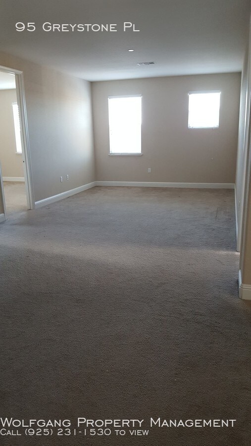 Foto del edificio - Spacious two story home, section 8 ok