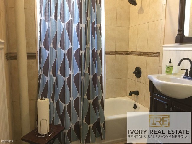 Foto del edificio - 228 E 93rd St
