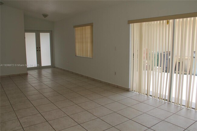 Foto del edificio - 5402 SW 144th Ct