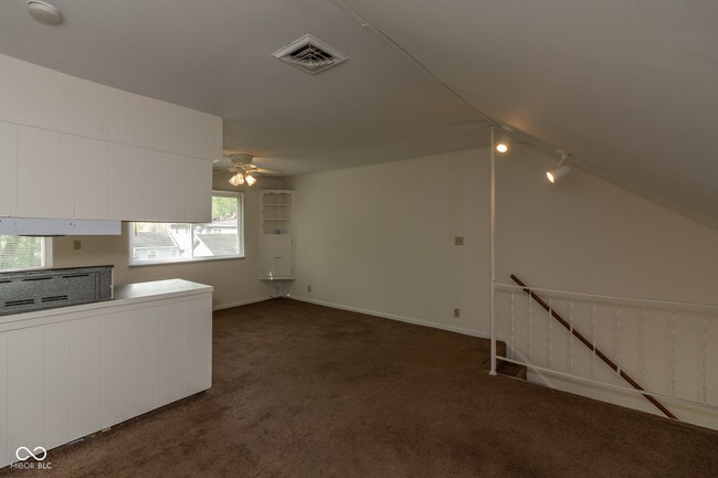 Building Photo - 811 Riverside Dr