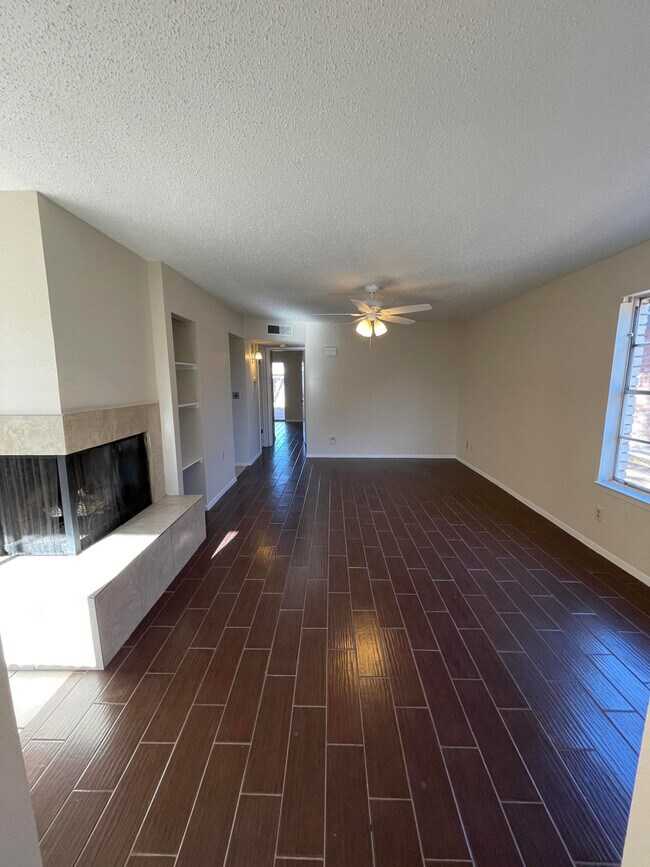 Building Photo - 2821 Beachcomber Dr