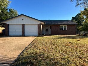 Building Photo - 440 E Carson Ln