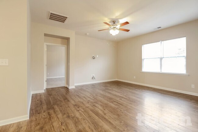 Building Photo - 453 All Seasons Dr