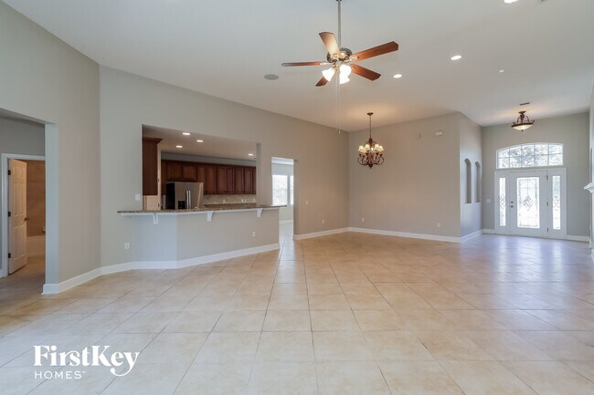 Foto del edificio - 2453 Tall Cedars Rd