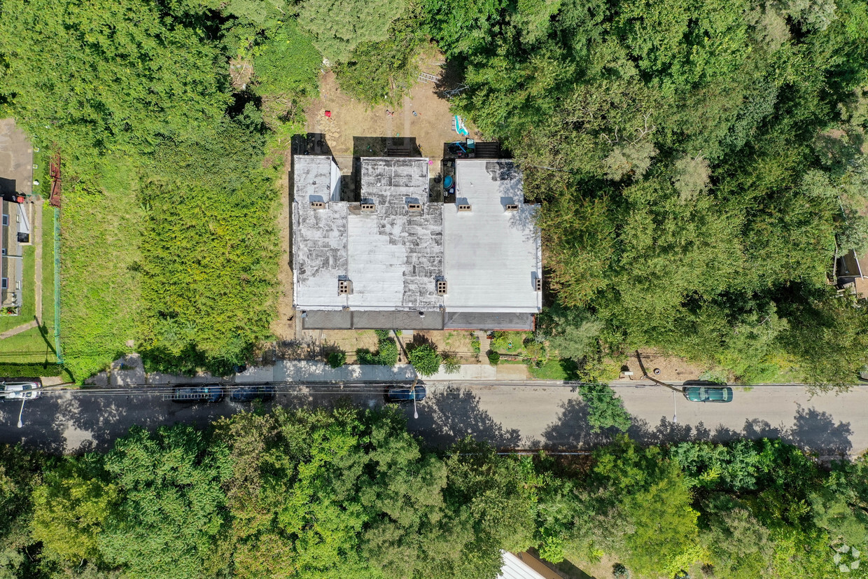Building Photo - 6902 Apple Ave
