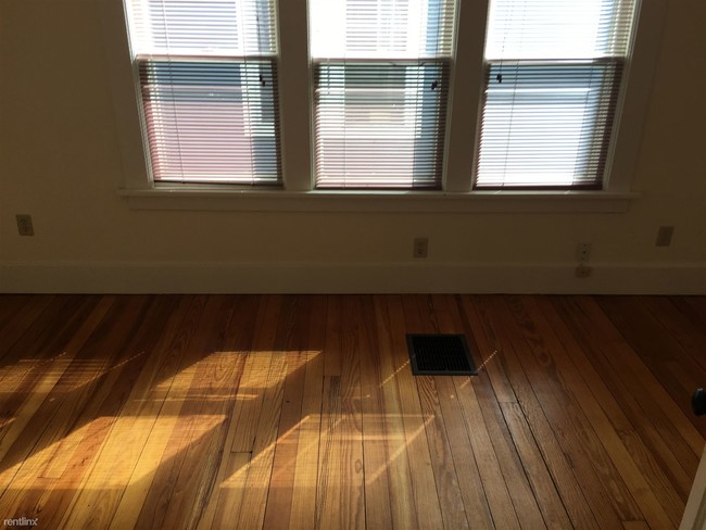 Foto del edificio - 4 br, 1.5 bath House - 1127 W Huron St