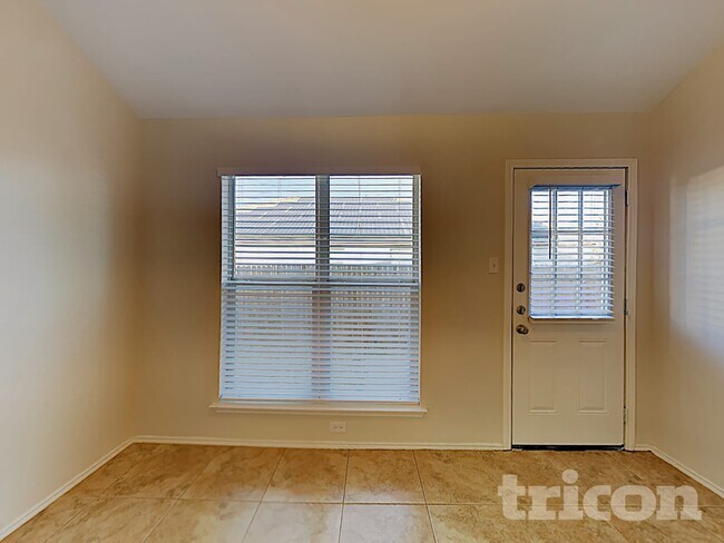 Foto del edificio - 413 Rustic Grove Ln