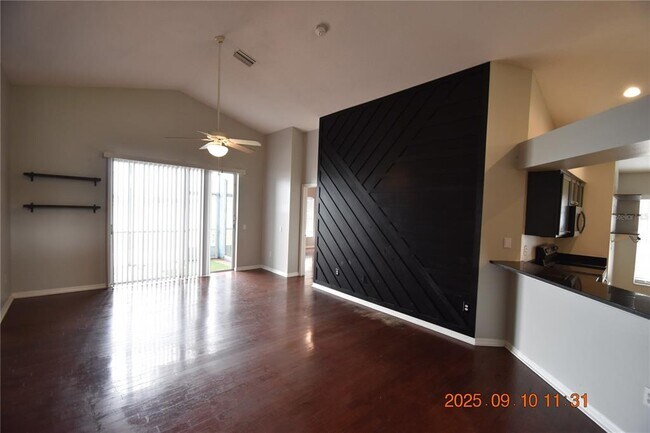 Building Photo - 12913 Lake Vista Dr