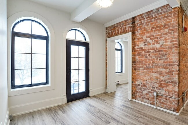 Building Photo - 2 Bedroom Loft Living in Downtown Orillia ...