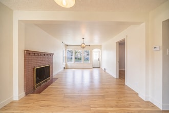 Building Photo - 714 Villa St