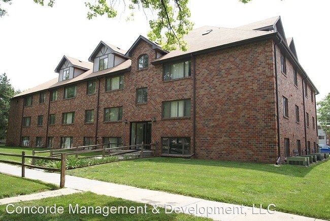 Building Photo - 945 D St