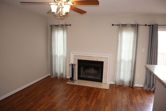 Foto del edificio - Charming Townhome Nestled in a Private Cul...