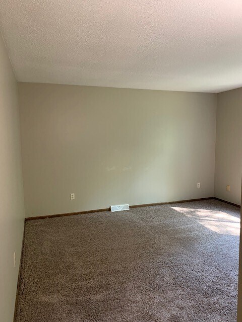 Foto del edificio - 5691 Roseworth Ct SE