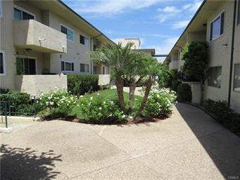 Foto del edificio - 5328 Newcastle Ave