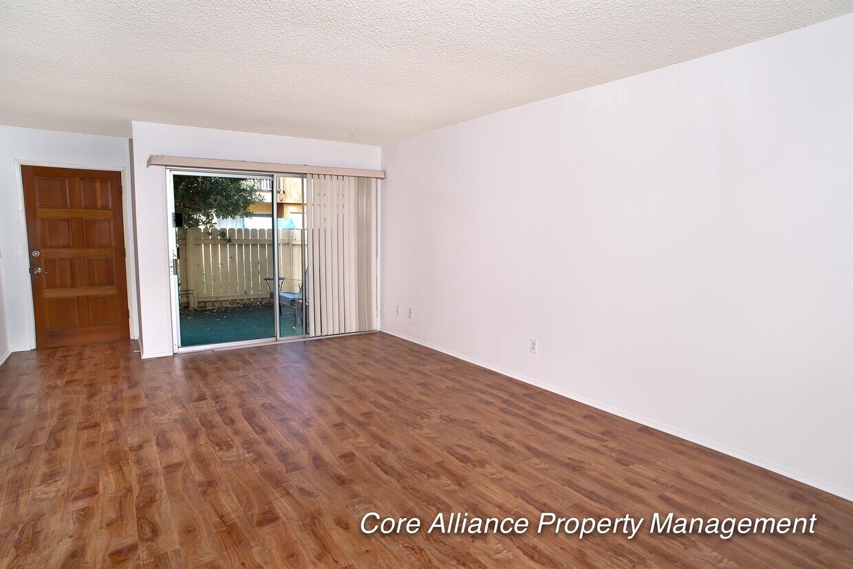 Foto principal - 8020 Canby Ave
