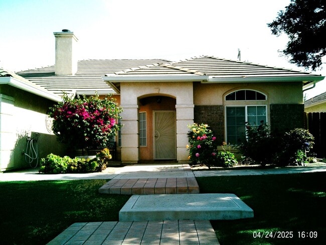Building Photo - SW SPLIT WING BEAUTY !!! SPECIAL! $3047.50...