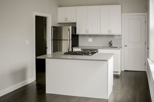 Building Photo - 3856 N Southport Ave